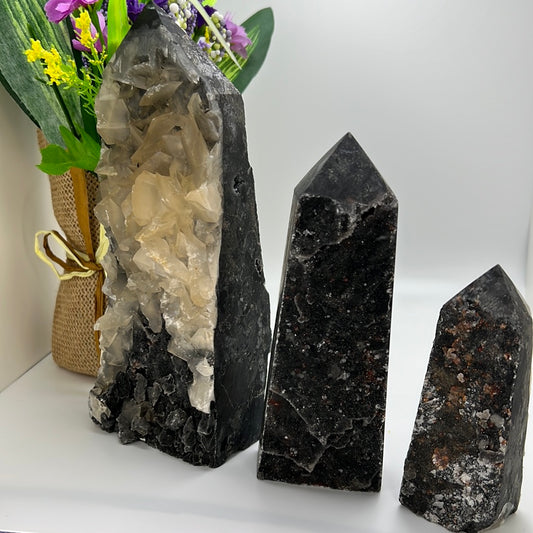 Druzy Sphalerite with Garnet Tower